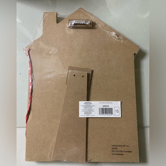 NEW! Countdown till Christmas Plaque. Wood. Can be hung on wall or has Stand. - Picture 2 of 2